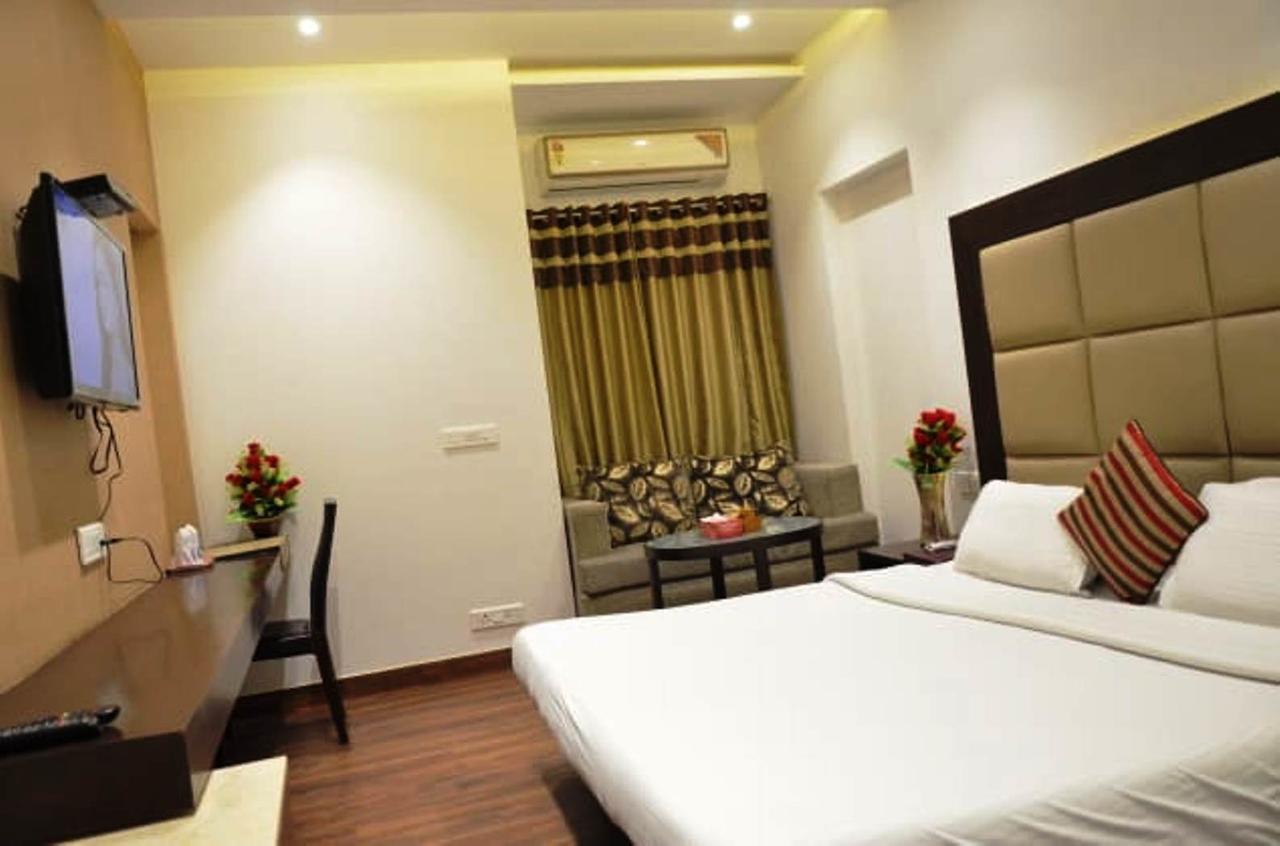 Hotel Vipul Grand Gurgaon Extérieur photo