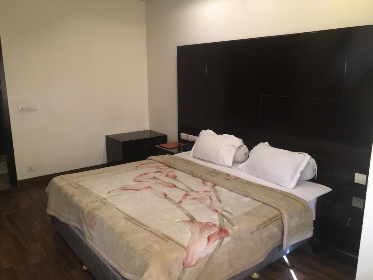 Hotel Vipul Grand Gurgaon Extérieur photo