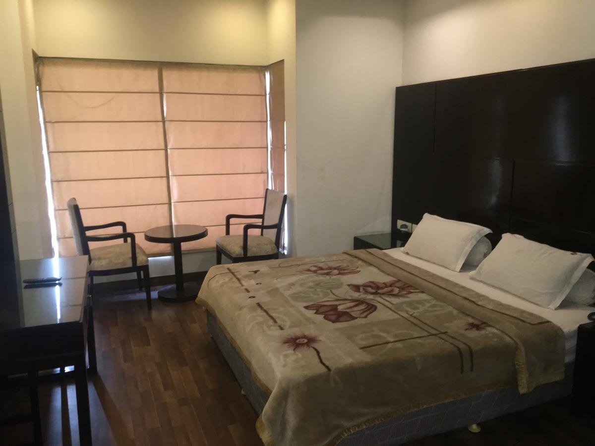Hotel Vipul Grand Gurgaon Extérieur photo